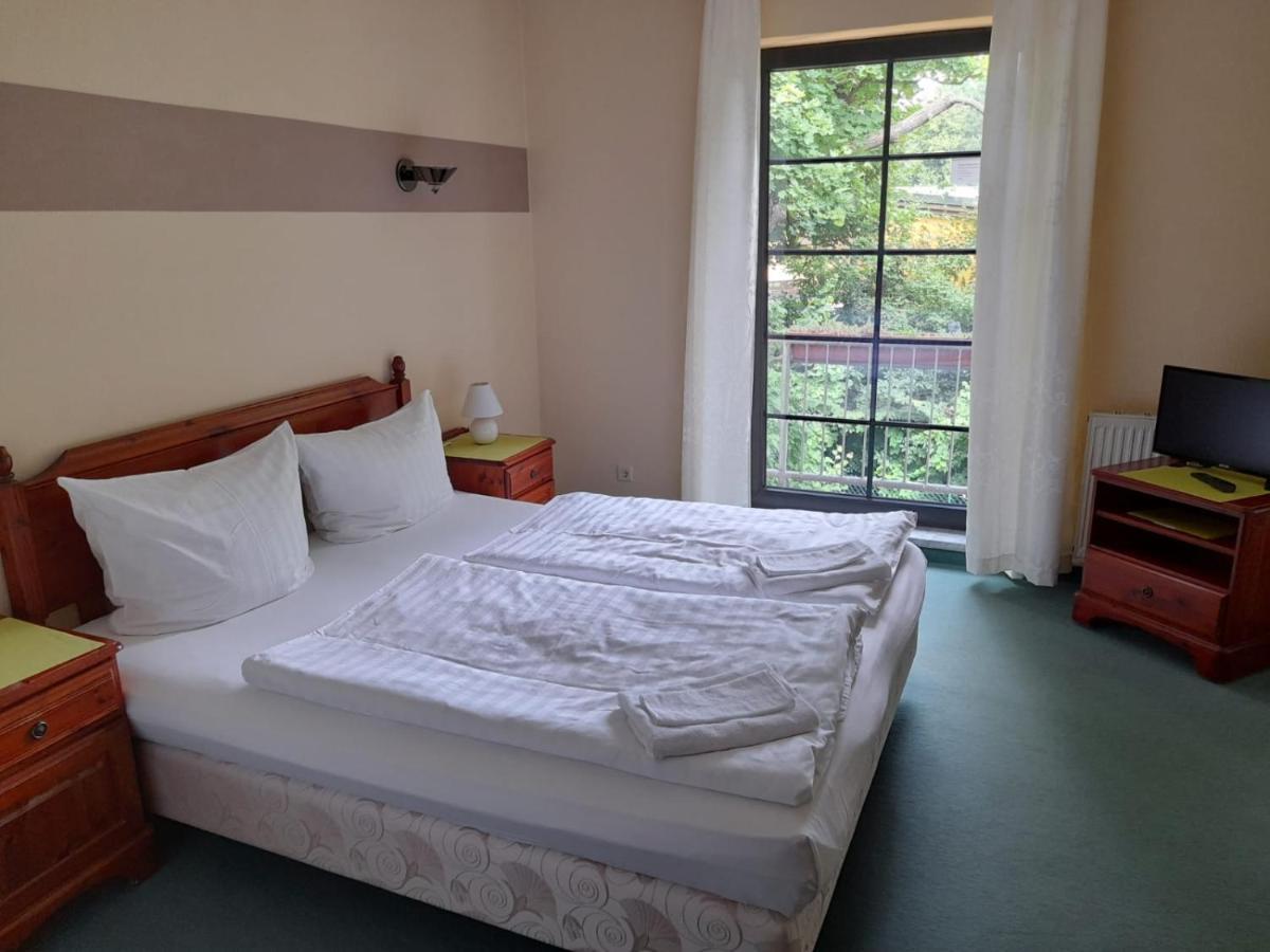 Hotel Am Kreischaer Park ภายนอก รูปภาพ